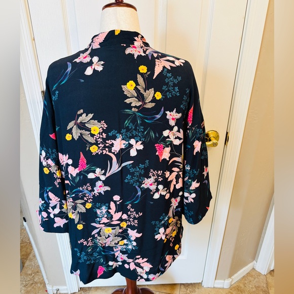 Floral Kimono Cardigan - Black with Multicolor Floral Print Women’s L/XL - Picture 2 of 8